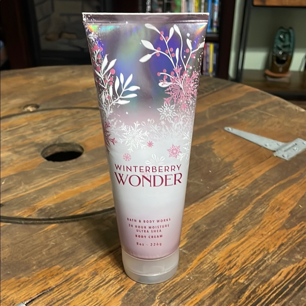 Bath & Body Works Purple and White Moisturizer